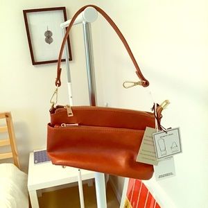 Genuine leather camel shoulder bag. made in Italy.